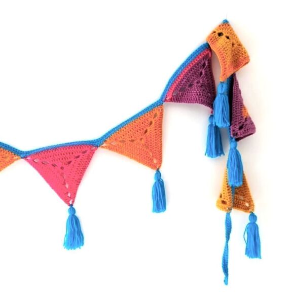 Hand Knitted Garland - Picture 1 of 5